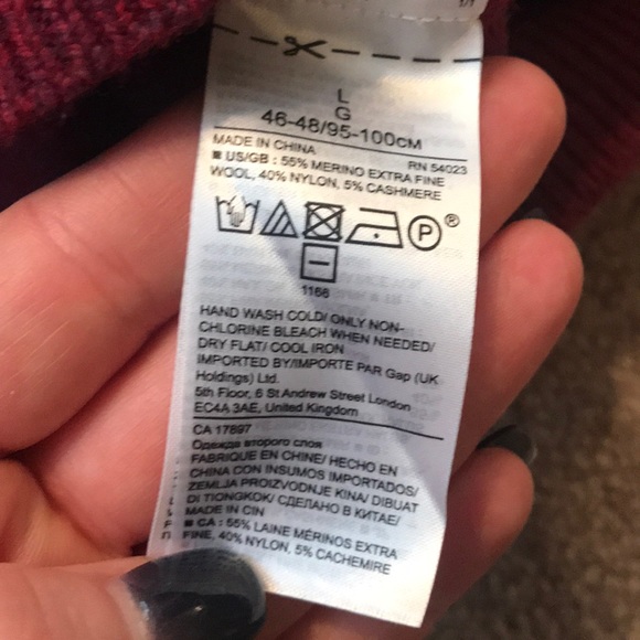 Beautiful Off The Shoulder Sweater - Picture 4 of 4